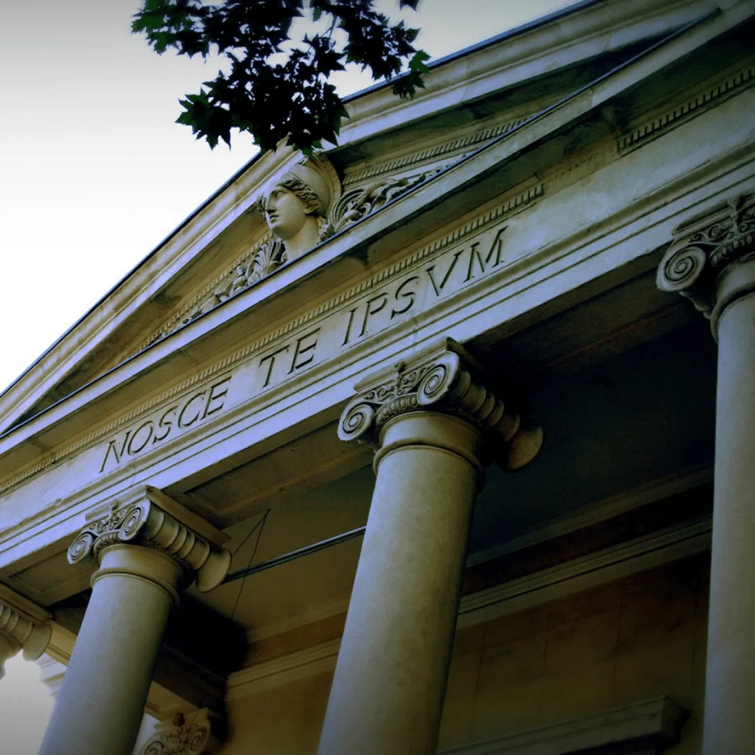 Tempel Nosce Te Ipsum